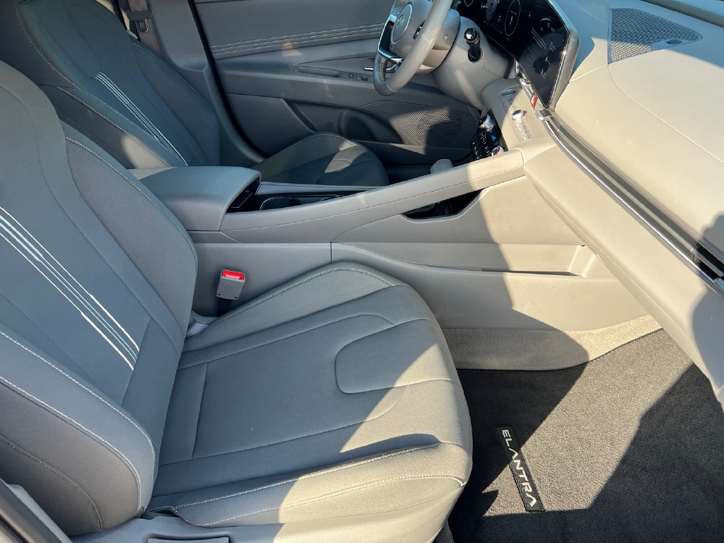 Certified 2025 Hyundai Elantra SEL FWD image 7