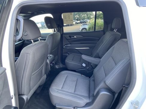 Used 2024 Chevrolet Traverse LT FWD image 47