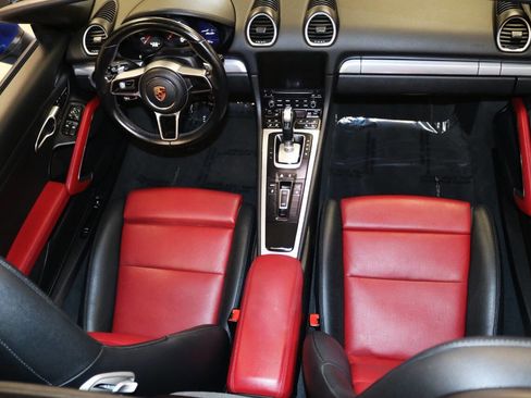 Used 2018 Porsche 718 Boxster RWD image 25