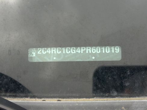 Used 2023 Chrysler Voyager LX image 3