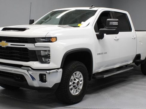 Used 2025 Chevrolet Silverado 2500 LT w/ Safety Package AWD/4WD image 7