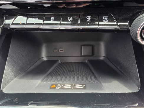 Used 2024 Chevrolet Traverse RS FWD image 21