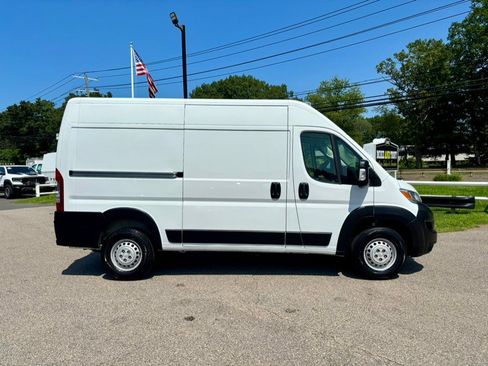 Used 2025 RAM ProMaster 2500 w/ Convenience Group FWD image 4