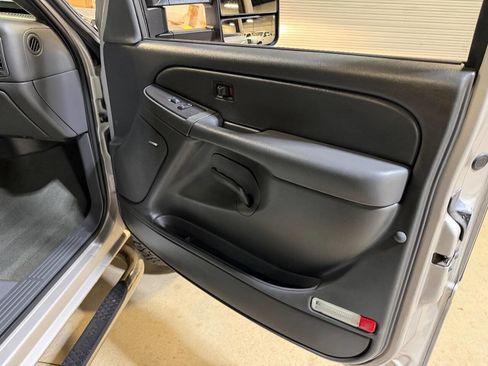 Used 2006 Chevrolet Silverado 3500 LT w/ Heavy-Duty Power Package image 43