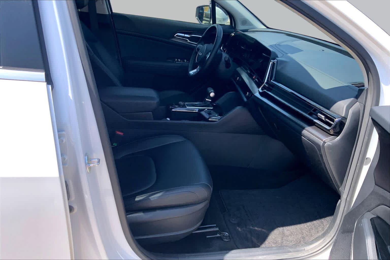 Used 2025 Kia Sportage EX FWD image 9
