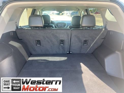 Used 2023 GMC Terrain SLT image 20