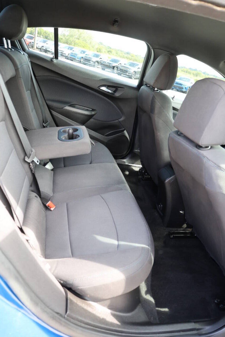 Used 2019 Chevrolet Cruze LT w/ Convenience Package FWD image 16