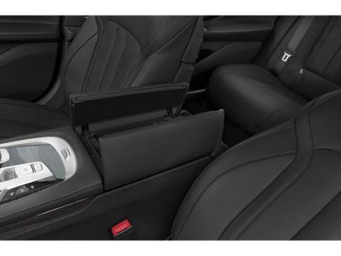 Used 2022 BMW 740i w/ M Sport Package RWD image 17