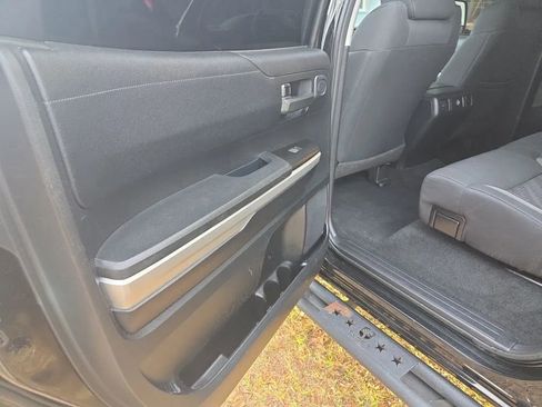 Used 2017 Toyota Tundra SR5 w/ SR5 Upgrade Package image 19