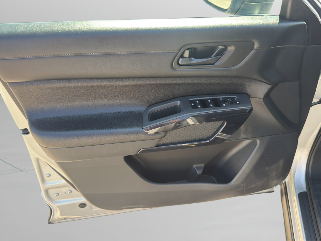 Used 2024 Nissan Pathfinder SV FWD image 18