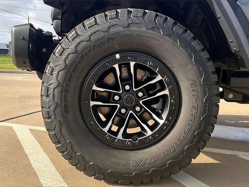 New 2025 Jeep Wrangler Unlimited Rubicon image 18