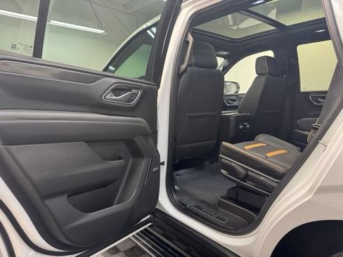 Used 2024 GMC Yukon AT4 w/ Technology Package AWD/4WD image 27