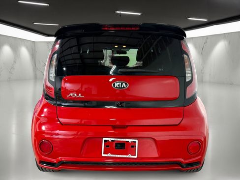 Used 2019 Kia Soul + image 9
