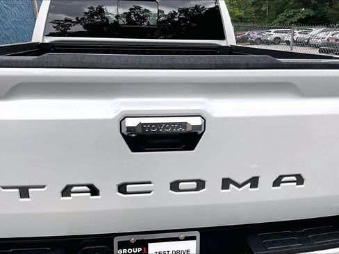 Certified 2025 Toyota Tacoma Limited AWD/4WD image 31