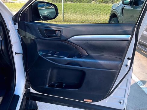 Used 2019 Toyota Highlander Plus image 23