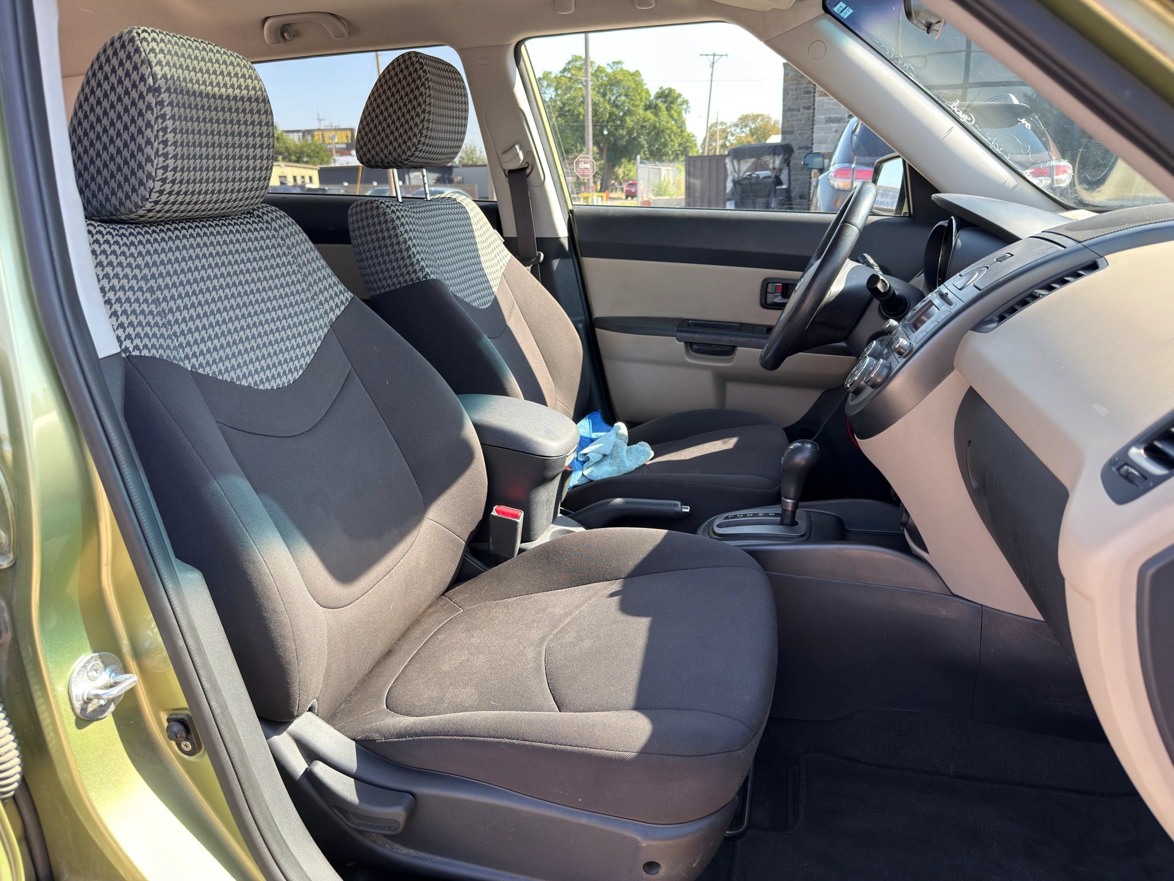 Used 2010 Kia Soul ! FWD image 21