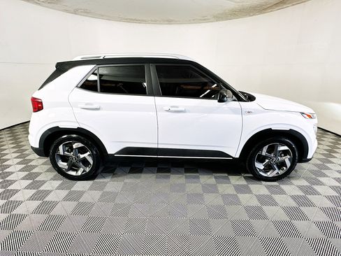 Used 2022 Hyundai Venue Limited w/ Cargo Package image 2