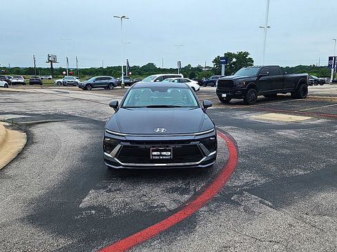 Used 2025 Hyundai Sonata SEL FWD image 2