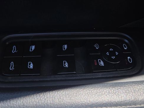 Used 2020 Porsche Cayenne AWD/4WD image 32