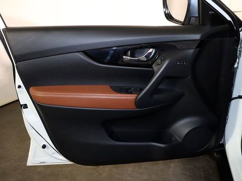 Used 2018 Nissan Rogue SL w/ Premium Package image 26