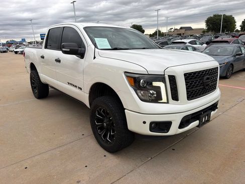 Used 2019 Nissan Titan SL w/ Midnight Edition AWD/4WD image 7