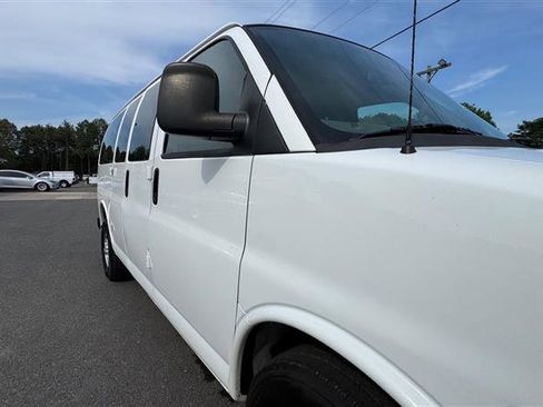 Used 2017 Chevrolet Express 2500 LS RWD image 19