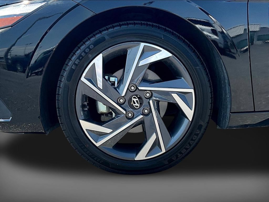 Certified 2025 Hyundai Elantra Sport FWD image 32