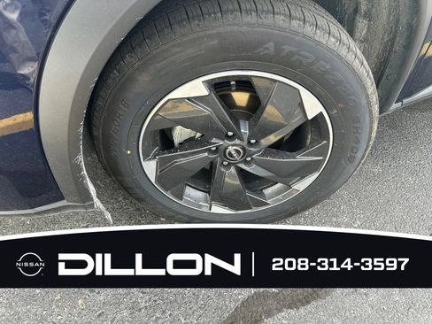 Used 2025 Nissan Rogue SV AWD/4WD image 12