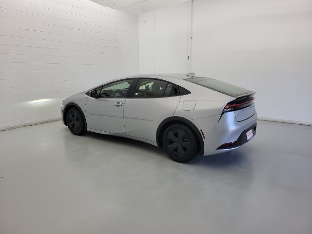Used 2024 Toyota Prius LE FWD image 6
