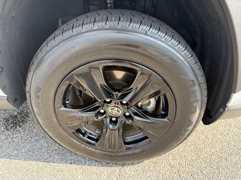Certified 2025 Toyota RAV4 XLE FWD image 23