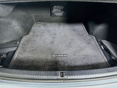 Used 2010 Lexus IS 250 w/ Preferred Accessory Package RWD image 26