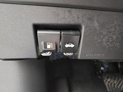 Used 2025 Nissan Versa SV w/ Trunk Package FWD image 34