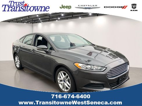 Used 2016 Ford Fusion SE FWD image 1