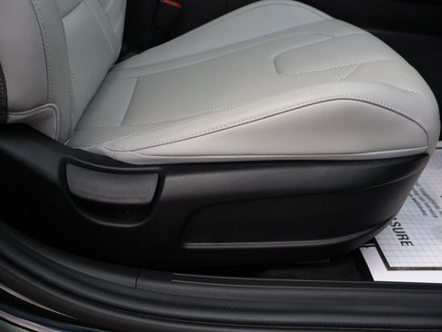 Used 2024 Hyundai Elantra Limited FWD image 10