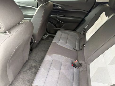 Used 2024 Chevrolet Trax LS w/ LS Convenience Package FWD image 4
