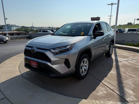 Certified 2025 Toyota RAV4 LE AWD/4WD image 12