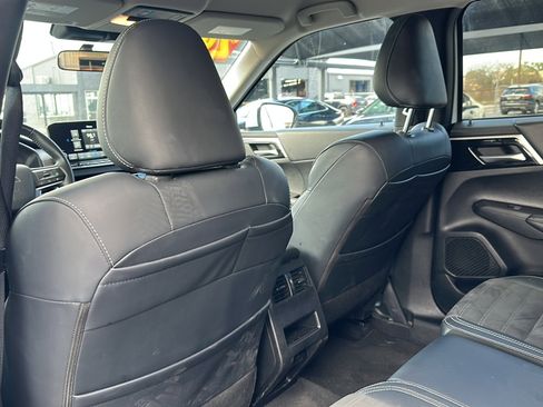 Used 2024 Mitsubishi Outlander SE image 17