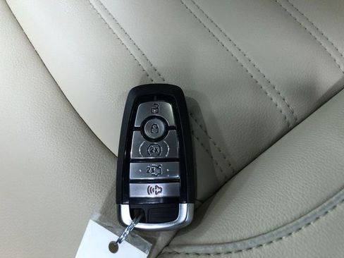 Used 2021 Ford Edge SEL w/ Convenience Package image 33