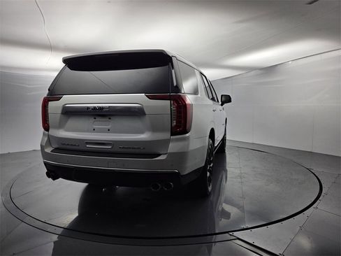 Used 2023 GMC Yukon Denali w/ Advanced Technology Package image 12
