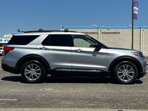 Certified 2022 Ford Explorer XLT w/ Equipment Group 202A RWD image 9
