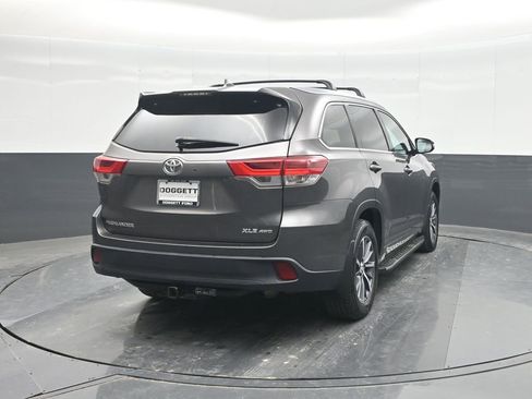Used 2017 Toyota Highlander XLE AWD/4WD image 21