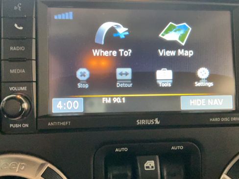 Used 2016 Jeep Wrangler Unlimited Sahara AWD/4WD image 11