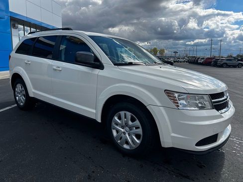 Used 2018 Dodge Journey SE image 2