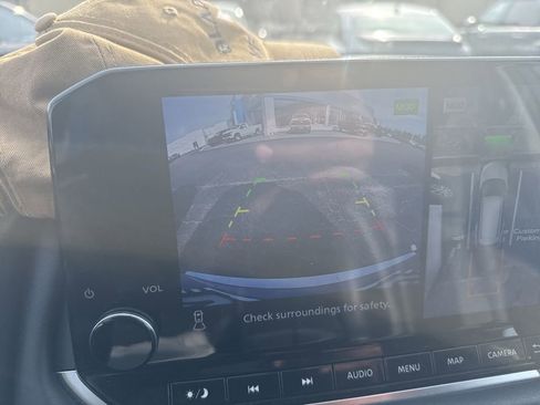 Used 2023 Nissan Rogue SL w/ SL Premium Package image 4