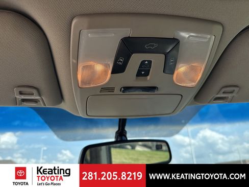 Used 2015 Toyota Sienna XLE w/ XLE Navigation Package FWD image 21