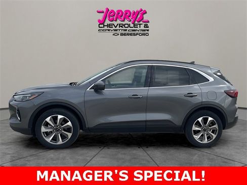 Used 2023 Ford Escape Platinum image 2