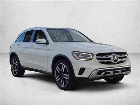 Used 2021 Mercedes-Benz GLC 300 image 4