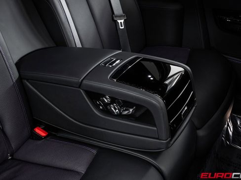Used 2024 Rolls-Royce Phantom Sedan image 41