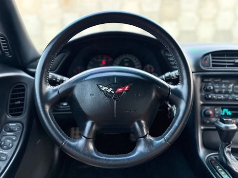 Used 1998 Chevrolet Corvette Coupe w/ Memory Pkg RWD image 16