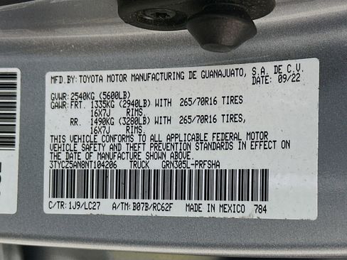 Used 2022 Toyota Tacoma TRD Off-Road w/ TRD Premium Off Road Package AWD/4WD image 31